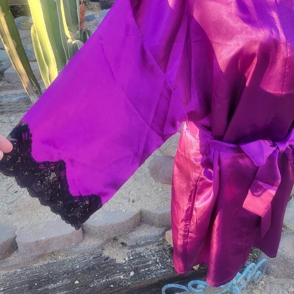 Fredericks of Hollywood Sexy Black Lace  & Purple Robe - Picture 4 of 8